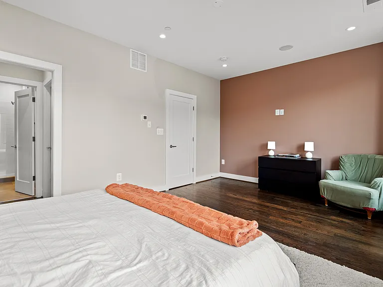 607 Slade Ct — Photo 37