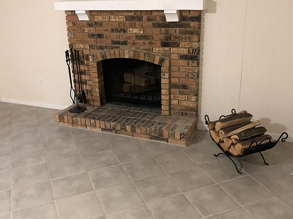 L/L family room fireplace