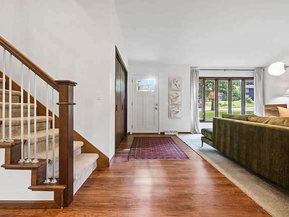 3rd image of 1514 Deerwood Dr