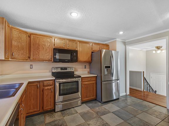5th image of 540 Centre St