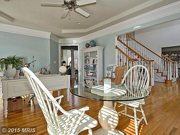 Living Room w/hardwood flooring