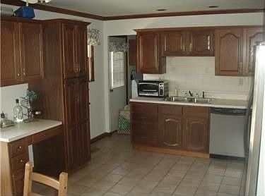 4th image of 26 Robinhood Dr