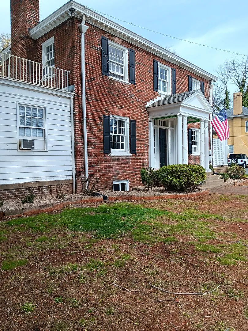 2026-2027 Year 619 Cabell Ave 10 Bedroom / 5 Bath — Photo 2