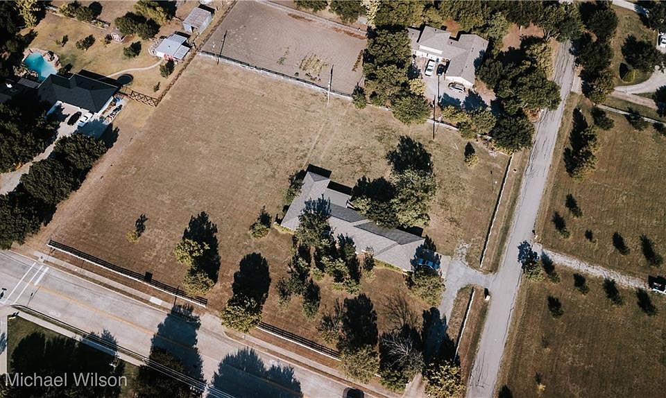 2nd image of 405 S Malone Rd