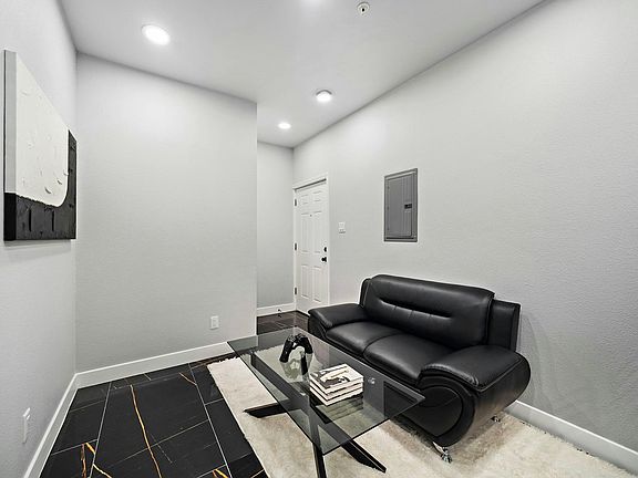 2nd image of 801 Broadway St #J-f