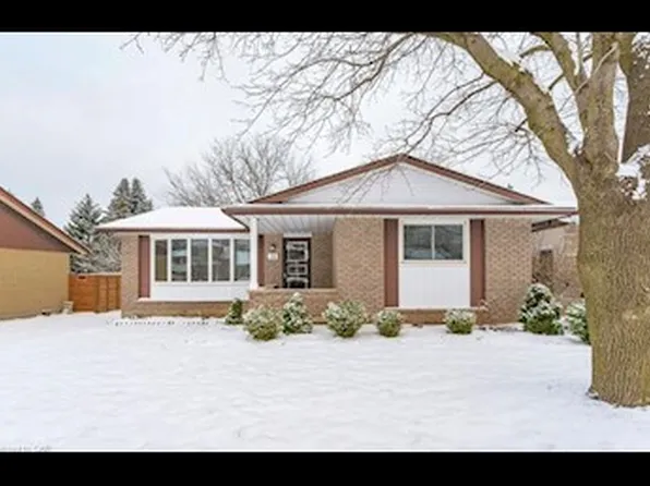 16 Gay Cres, Kitchener, ON N2A 2C3