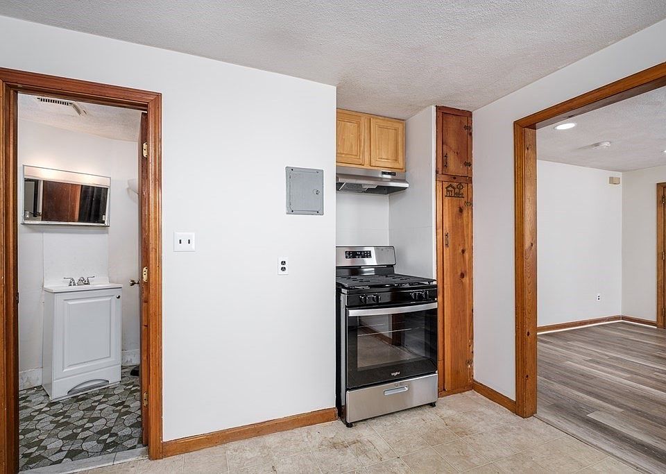 1st image of 441 Ferry St #1