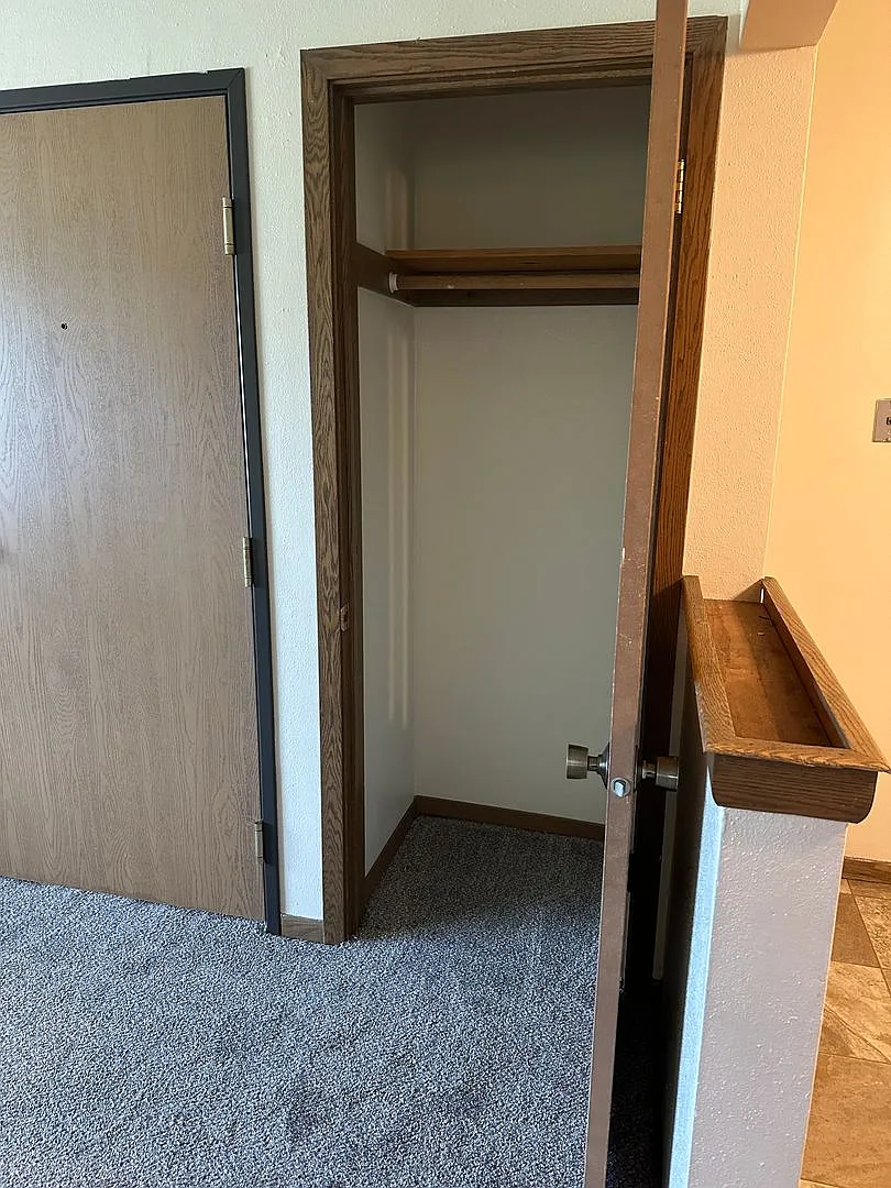 Forestview 2 Bedroom Upper Apartment — Photo 4