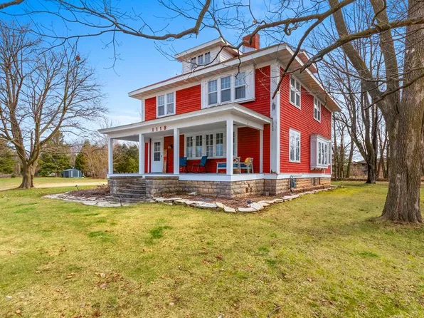 1118 N 8th Ave, Sturgeon Bay, WI 54235