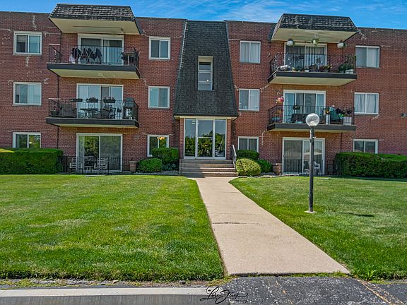 3rd image of 5712 128th St APT 1D