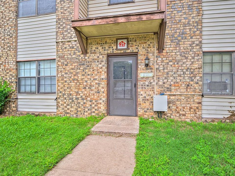 1st image of 401 12th Ave SE APT 228
