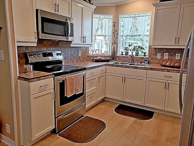 1st image of 448 Kingslake Dr