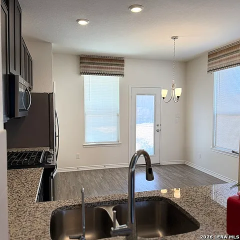 3 bed, 2.0 bath, 1516 sqft, $2,250 — Photo 4