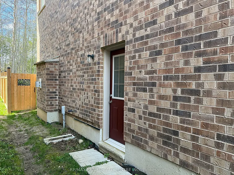 499 Thompson St — Photo 22