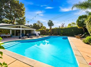 22428 Victory Blvd, Woodland Hills, CA