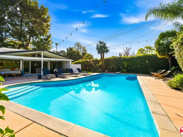 22428 Victory Blvd, Woodland Hills, CA 91367