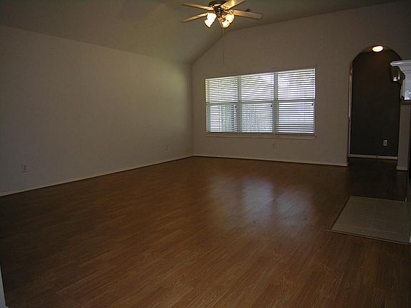 2nd image of 15815 Collinsville Dr