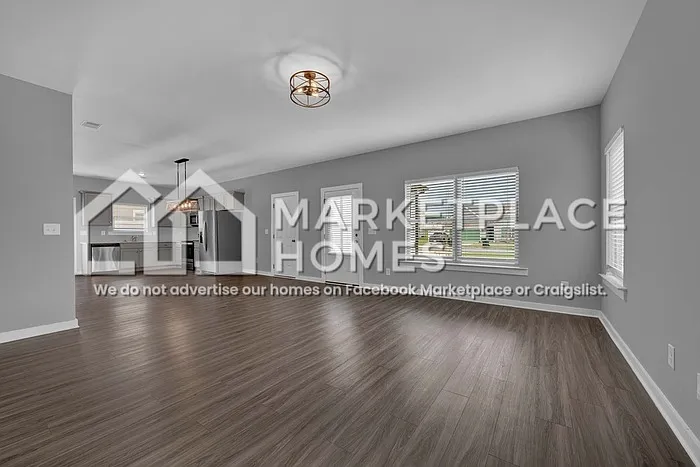 159 Kings Way — Photo 3
