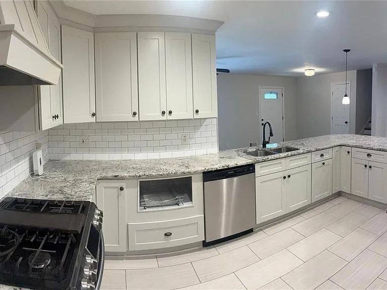 1744 Oak Ridge Way — Photo 3