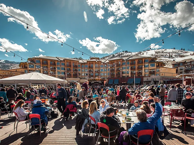 Exterior / Apres Ski