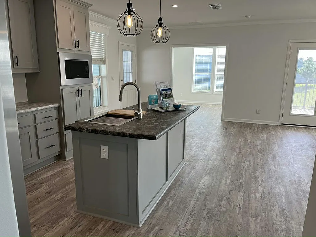3 bed, 2.0 bath, 1460 sqft, $1,895 — Photo 1