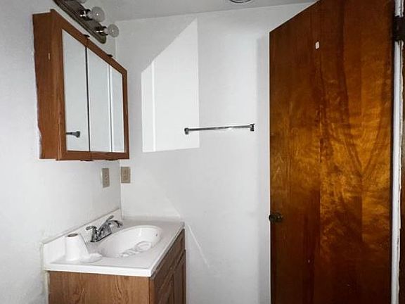 4th image of 1226 W Freeman St #9