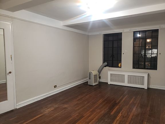 5th image of 320 E 42nd St APT 413