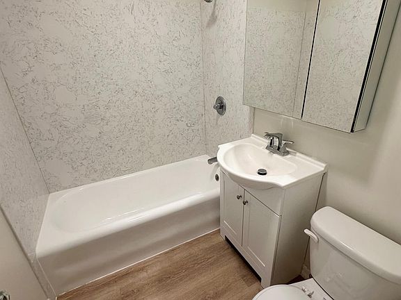 4th image of 940 Bay St APT 12