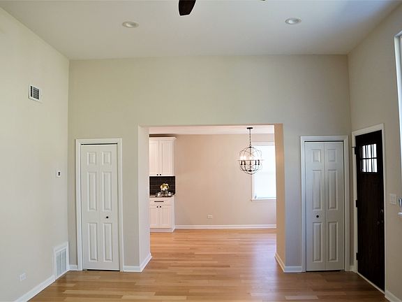 4th image of 1101 S Columbine Ave