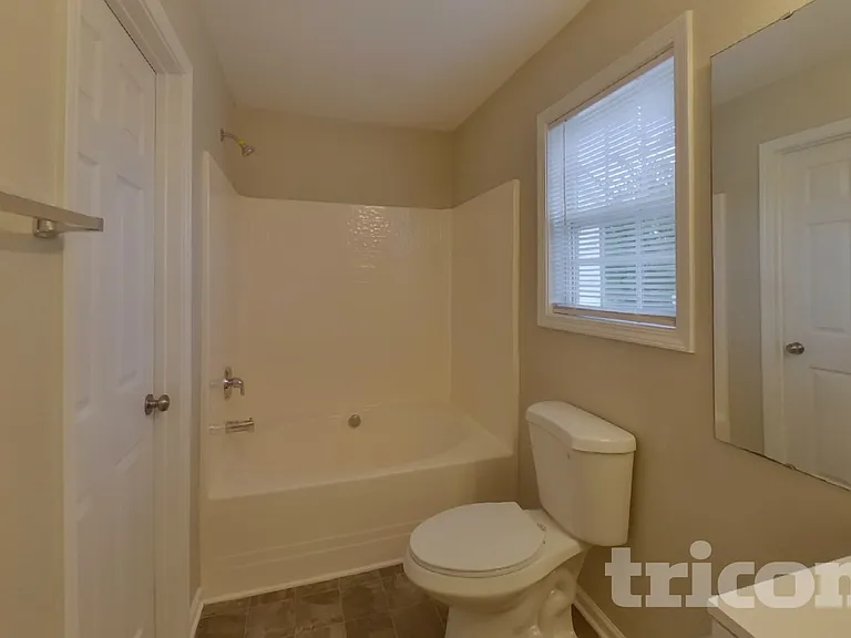4504 Valendra Dr — Photo 9