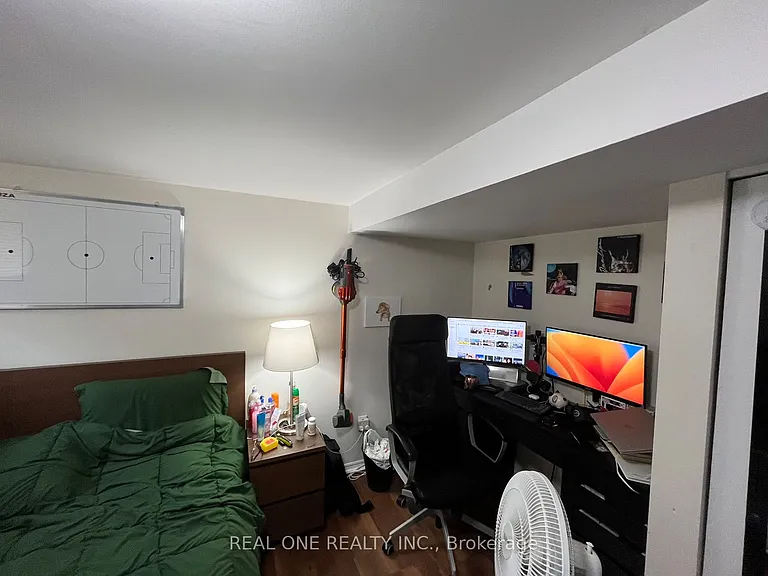 92 Binkley Cres W #BASEMENT ROOM — Photo 4