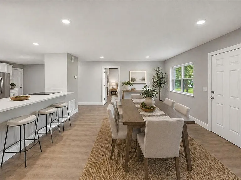 1087 Swan St — Photo 12