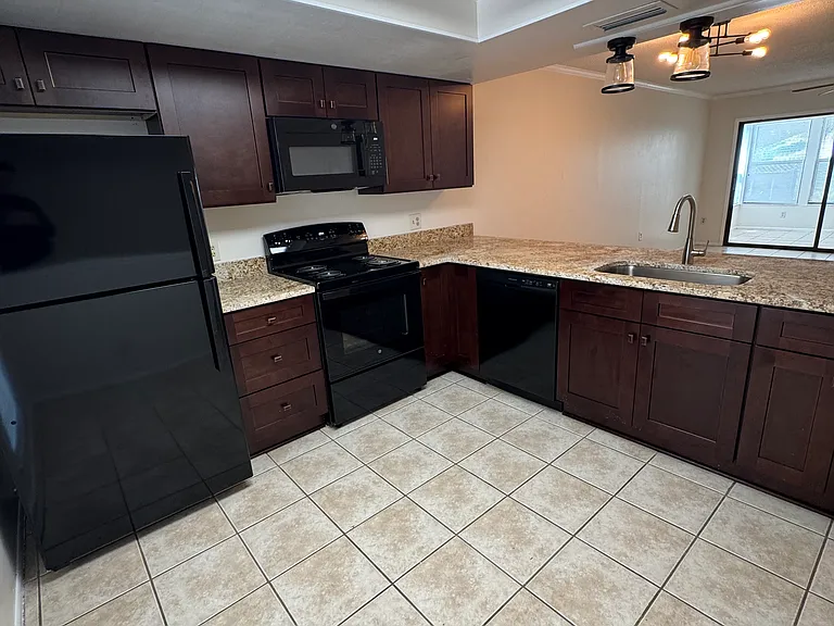 2155 Bancroft Pl — Photo 3