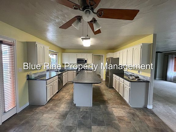 5th image of 810 S Tennis Court Dr