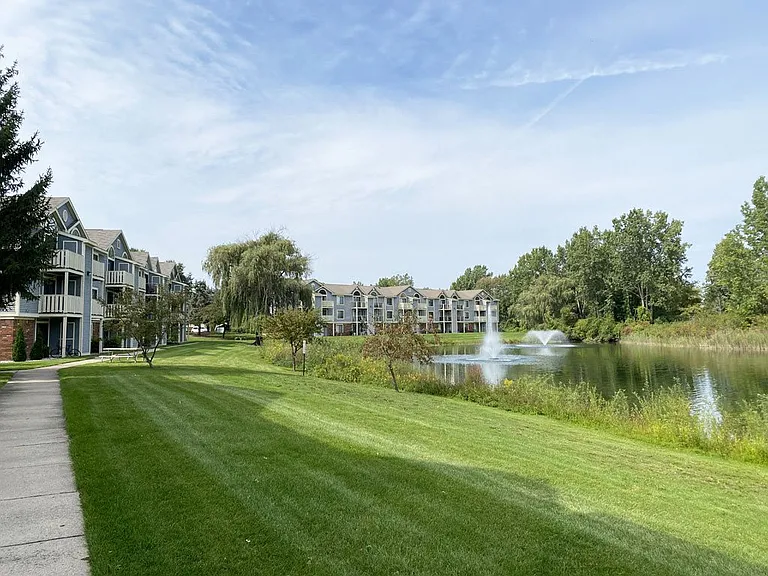 Byron Lakes Apartments — Photo 85