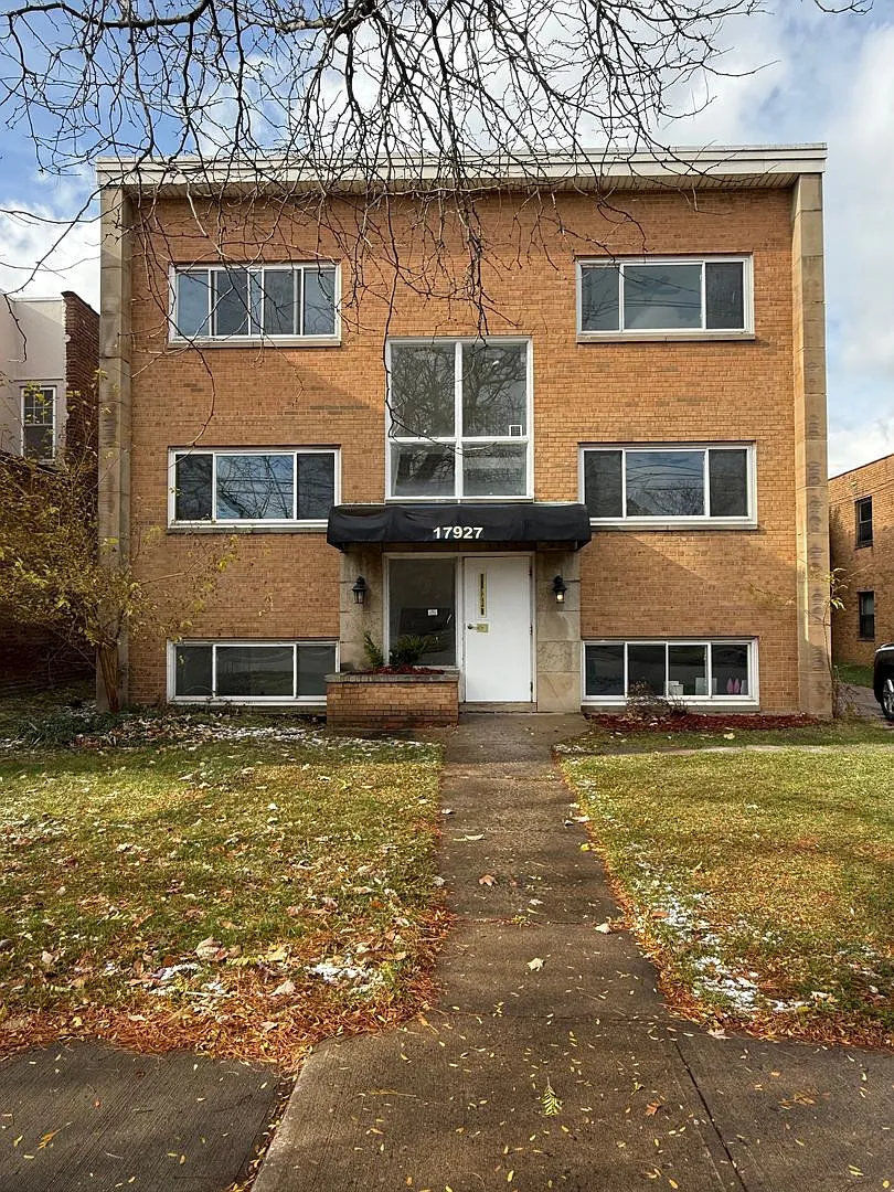 Spacious 2-Bedroom Apartment near the Lake! — Photo 1