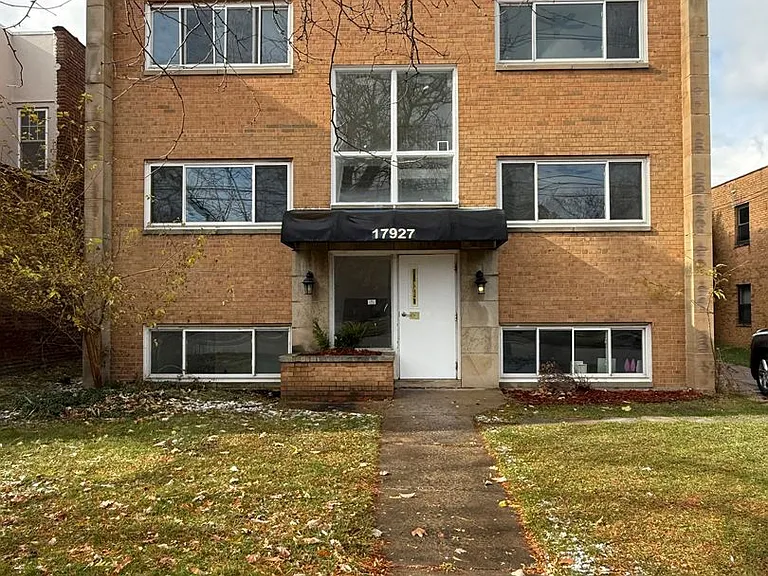Spacious 2-Bedroom Apartment near the Lake! — Photo 1