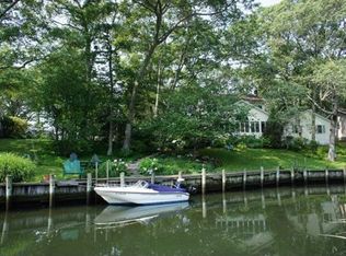 100 Knoll Cir, East Marion, NY 11939
