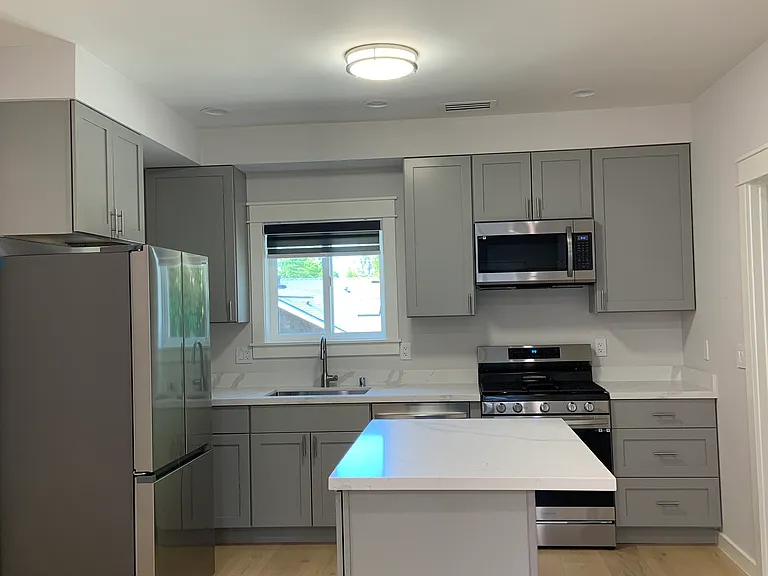 1552A Cypress Ave — Photo 2