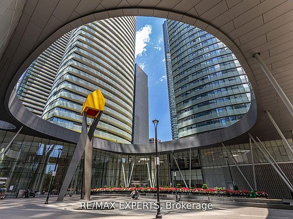 2nd image of 12 York St #1504