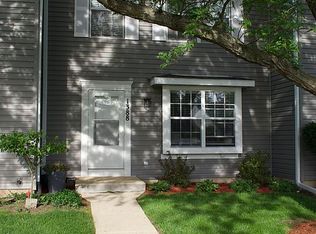 1388 Arlington Ct, Geneva, IL 60134