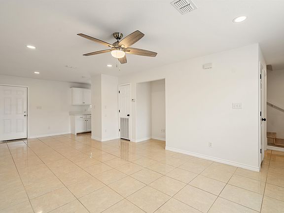 4th image of 109 Ramon Cardenas Dr