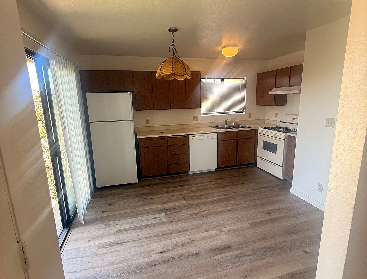 3 bed, $3,200 — Photo 3