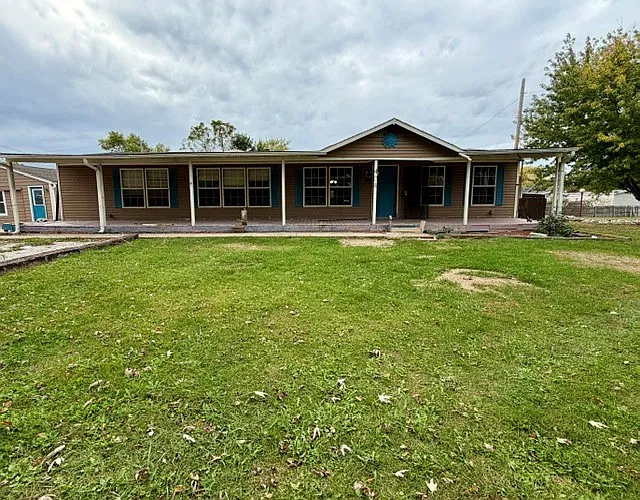 404 S Peach Tree Ln