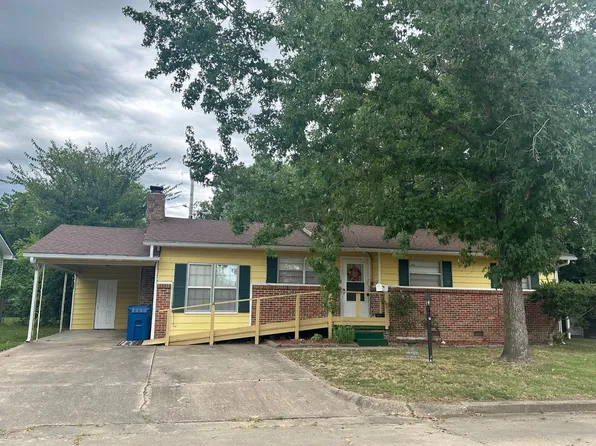 304 NW 5th St, Wilburton, OK 74578