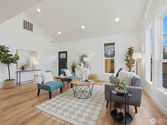 4th image of 4417 84th Street NE