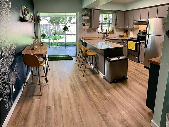 5th image of 548 Macleod Ter