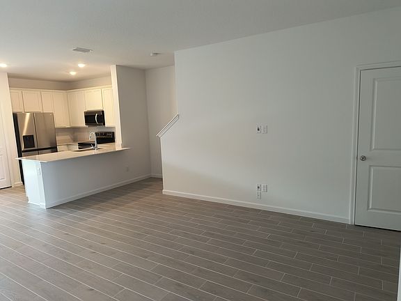 5th image of 1676 Garden Grove Ct