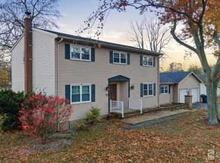 1040 Hillside Dr, North Brunswick, NJ 08902