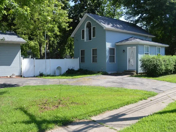 309 S Main St, Walnut, IL 61376